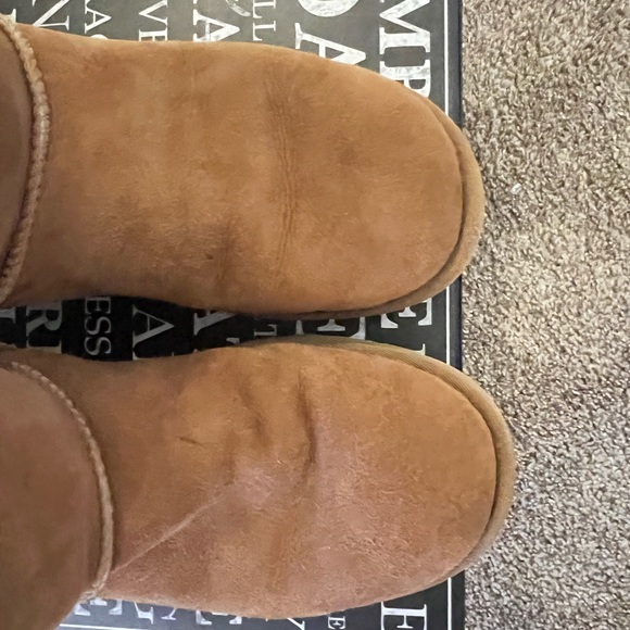 UGG Bailey Button - Chestnut - Picture 2 of 5